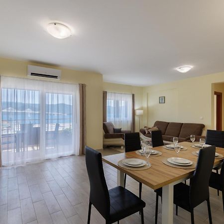 Apartman Maja Komarna Exteriör bild