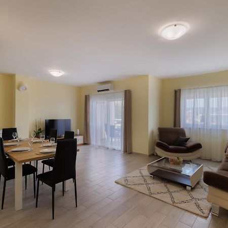 Apartman Maja Komarna Exteriör bild