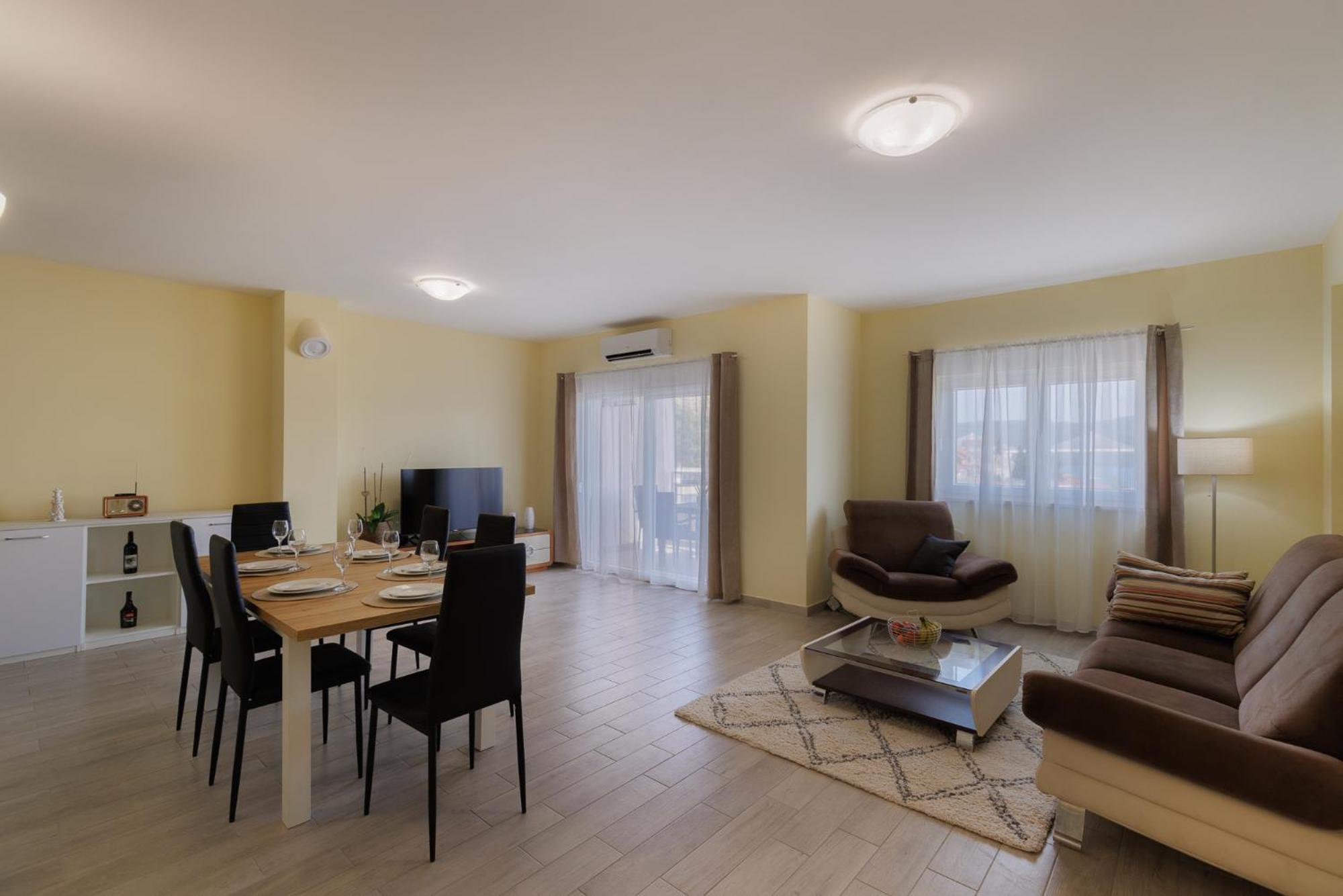 Apartman Maja Komarna Exteriör bild