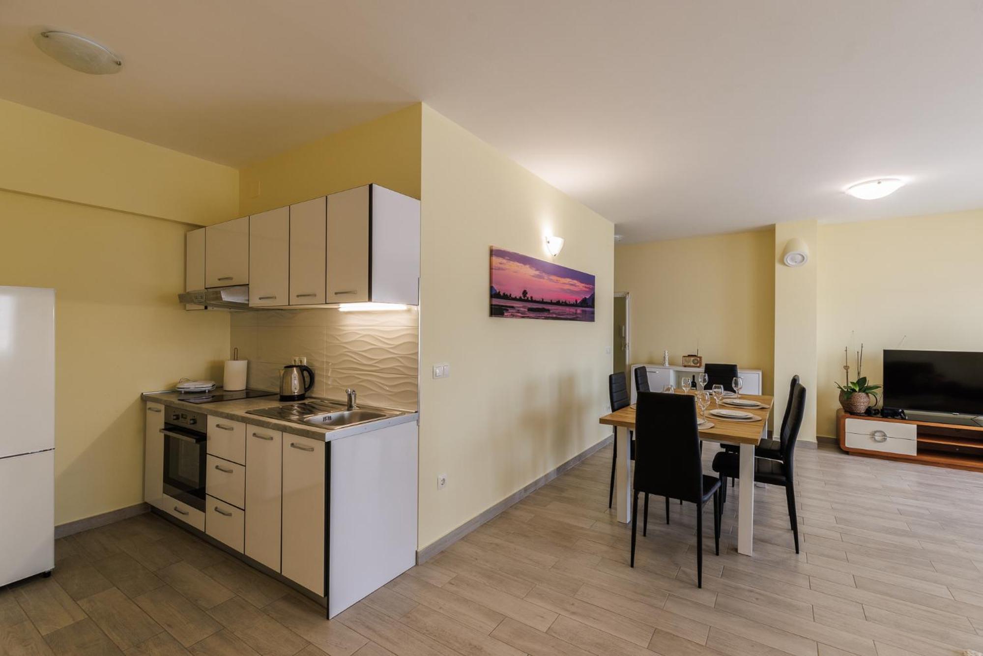 Apartman Maja Komarna Exteriör bild