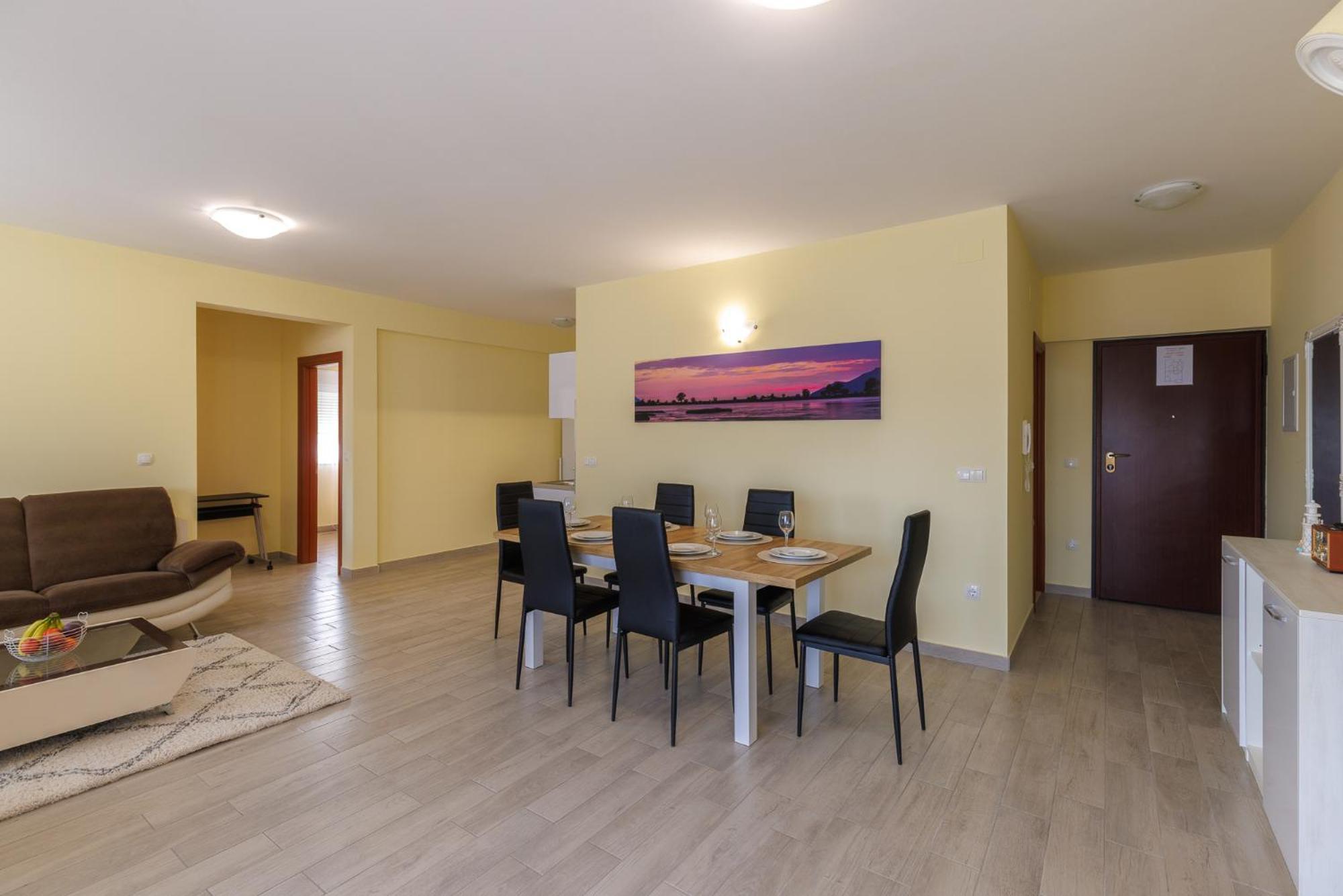 Apartman Maja Komarna Exteriör bild