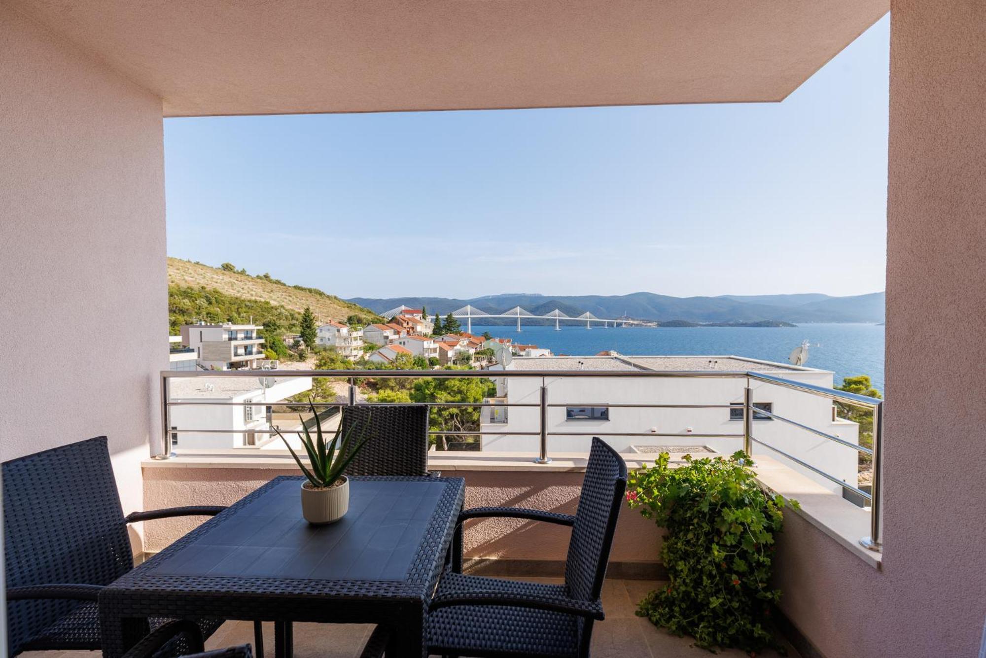 Apartman Maja Komarna Exteriör bild